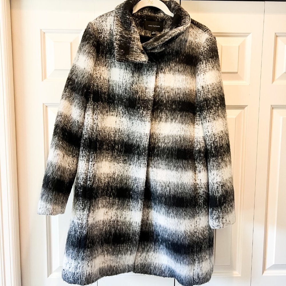 Ann Taylor gray/black/white Ombre Plaid winter Coat size L - outerwear